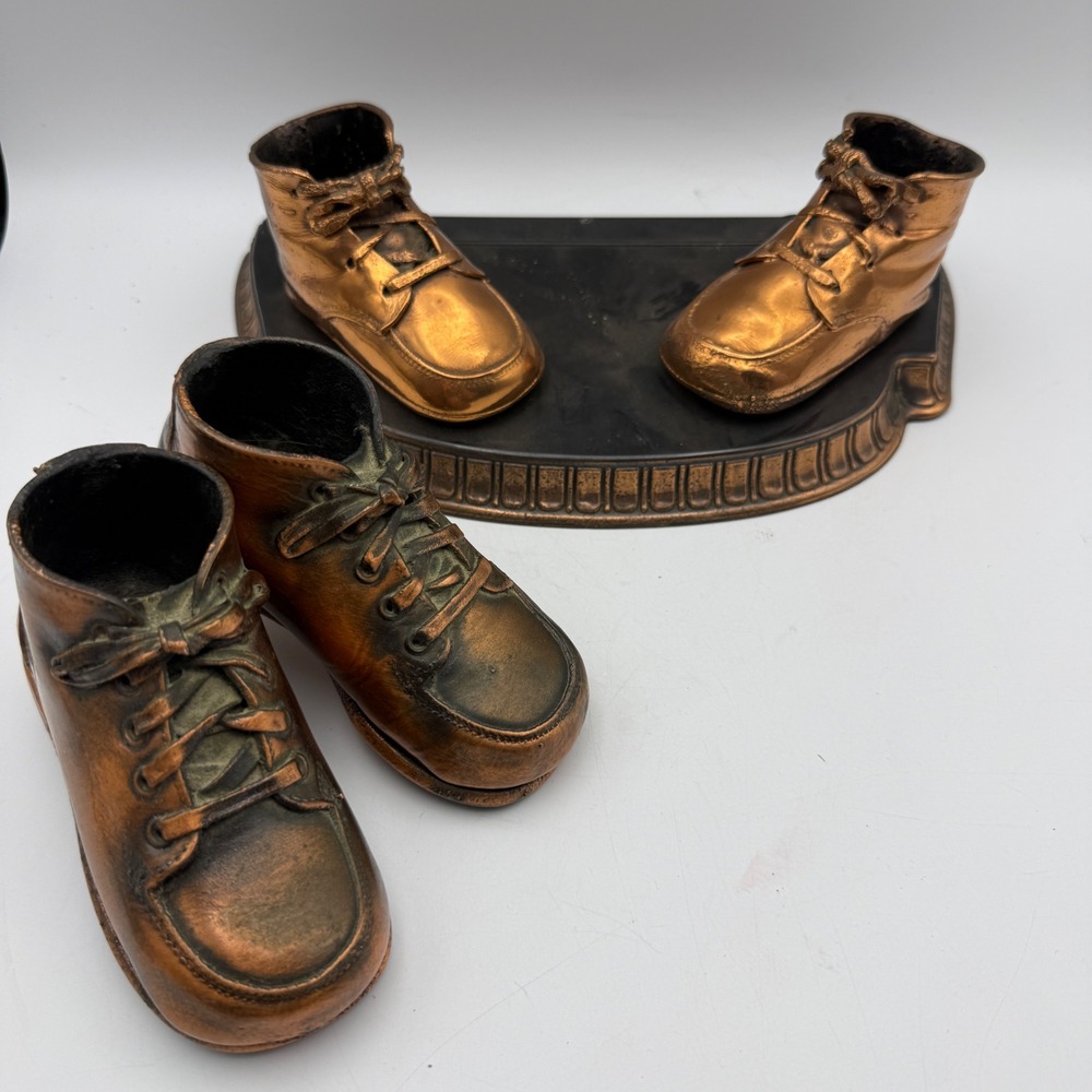 Vintage Bronzed Baby Shoes Keepsake Display‎ Stand Set Copper Tone 6098 Decor